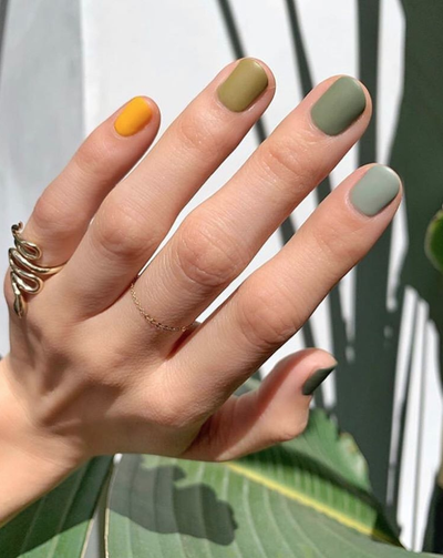 gradient green nails 