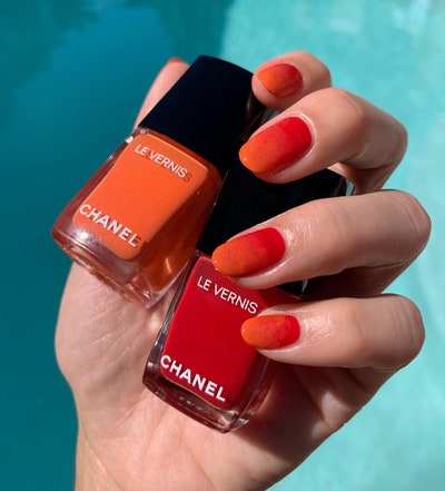 Red and orange manicure 