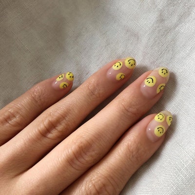 Smily face nail art 