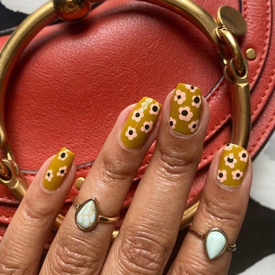 Brown Floral Manicure 