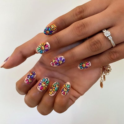 murakami flower nail art 