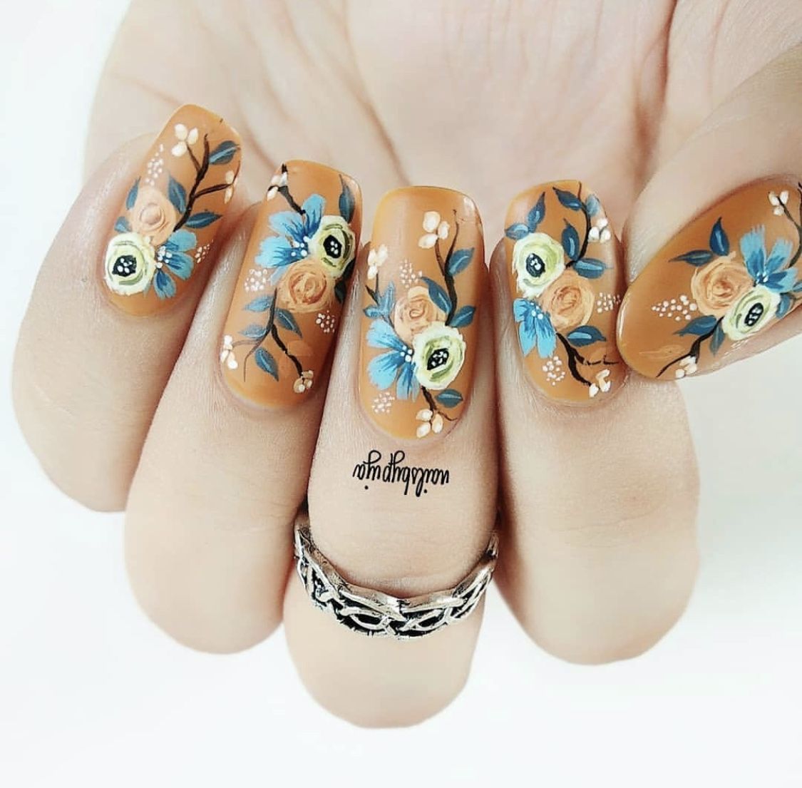 fall nails flowers